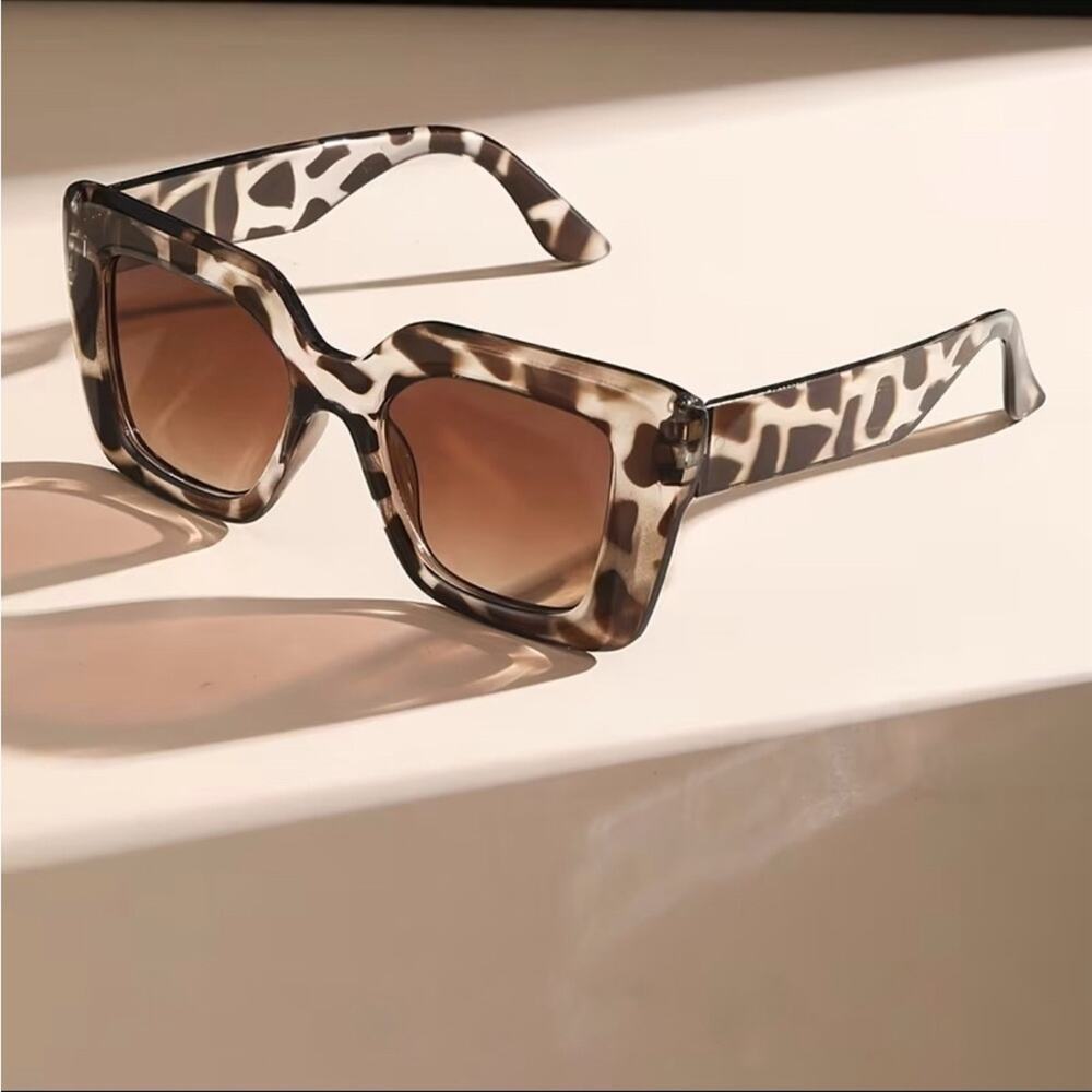 NEW NORDSTROM Black Tan Brown $78 Tortoiseshell Plastic Sunglasses Sunnies Y2K